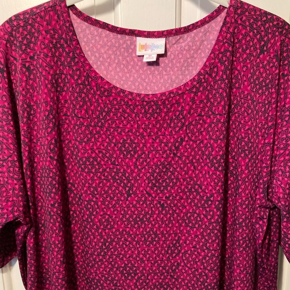 Lularoe Woman’s Medium Tee T Shirt Burgundy Pink Paisley Floral High Low - Picture 2 of 12
